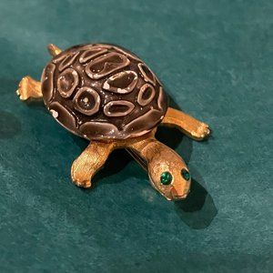 Metal vintage turtle brooch